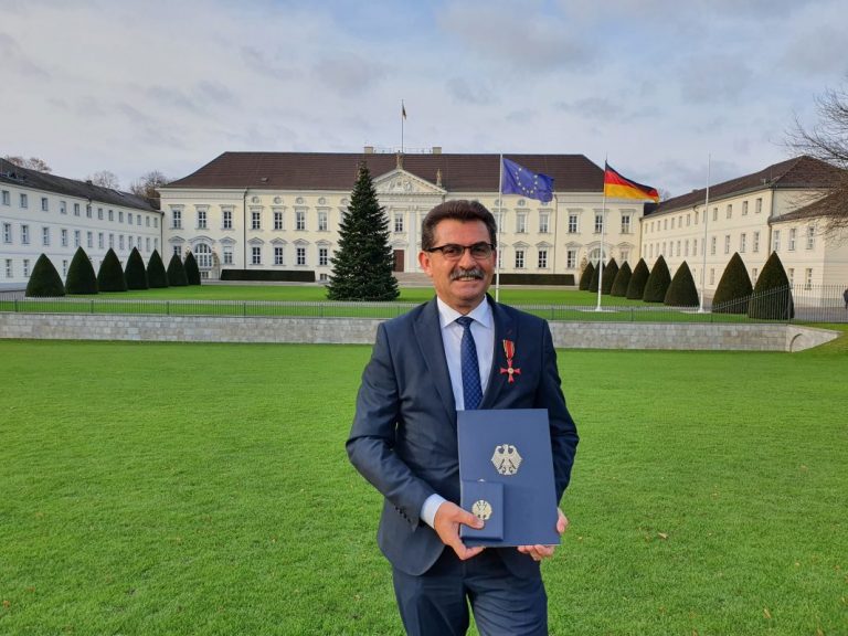 EBE-Mitarbeiter Turgay Tahtabaş mit Bundesverdienstkreuz ausgezeichnet