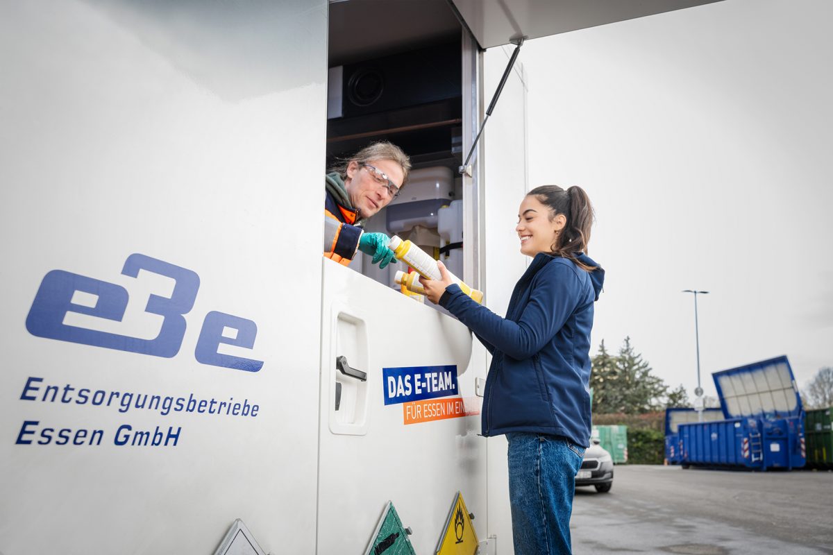 Abgabe schadstoffbelasteter Abfälle am Schadstoffmobil